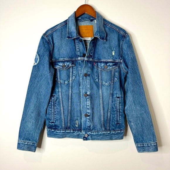 Levi’s Distressed Peace Sign Embroidered Oversized Denim Jean Trucker Jacket - Picture 1 of 11